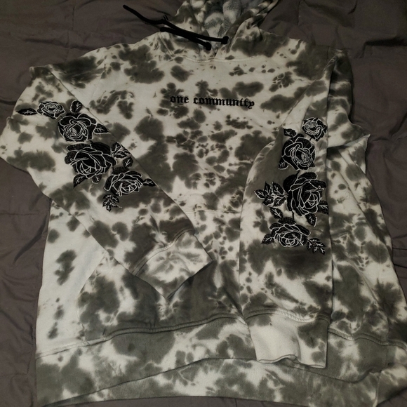 ROYAL attitude one community tie dye hoodie - Picture 4 of 6